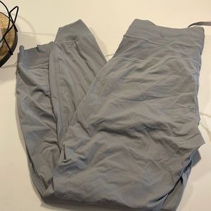 Lulu joggers like new